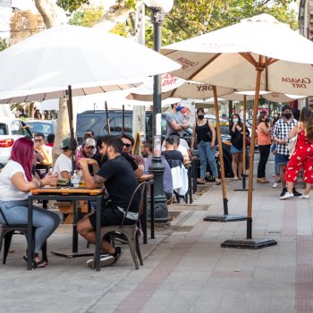 Restaurantes y ferias de emprendimiento retornan en calles y parques