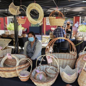 Feria “Expo Mimbre Coihueco”: artesanos de Ñuble llegan a Providencia con productos y oficios tradicionales