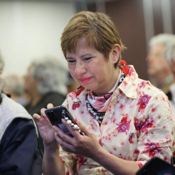 Nos sumamos a alianza público-privada para alfabetizar digitalmente a personas mayores