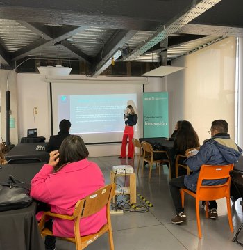 Enseñanza personalizada con la ayuda de robots sociales y tecnología IA
