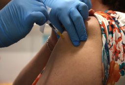 Providencia anuncia una serie de medidas para potenciar vacunación contra la influenza