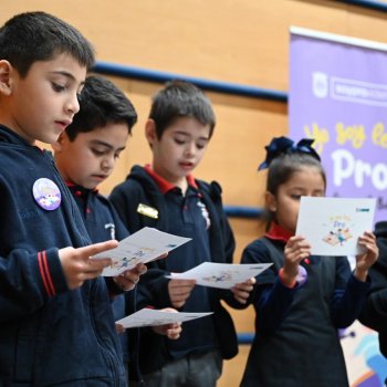 Alumnos de 1° básico fueron reconocidos por ya saber leer a su corta edad