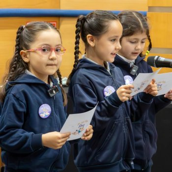 Alumnos de 1° básico fueron reconocidos por ya saber leer a su corta edad