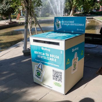 Providencia inaugura el primer contenedor que recicla bolsas reutilizables