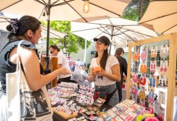 Mes de la Mujer: Apoyo al emprendimiento femenino y cartelera de ferias