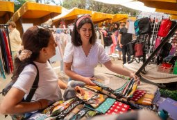 Providencia celebra el emprendimiento femenino y el Día de la Madre con feria en Paseo Las Bellotas