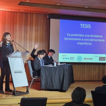 Más de 100 estudiantes participaron en el 2° Torneo Interescolar de Debate de Providencia-UDP