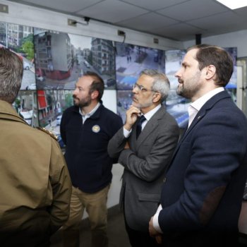 Ministro de Seguridad Pública visitó la Central de Televigilancia de Providencia