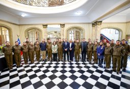 Autoridades dan la bienvenida a nuevo contingente de Carabineros que llega a Providencia
