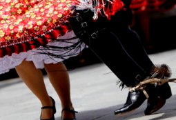 ¿Quieres aprender a bailar cueca? Te invitamos a un curso gratuito en el Parque Inés de Suárez