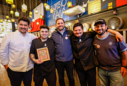 Damajuana se corona como “El Rey del Choripán” en Providencia