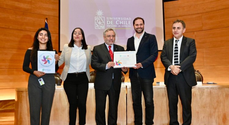 Entregamos el Sello Diversidad y Respeto a la Facultad de Derecho de la Universidad de Chile