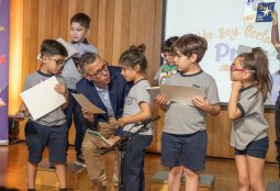 Premiamos a todos los niños de 1° Básico que ya aprendieron a leer