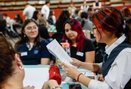 Comunidad educativa del Liceo Carmela Carvajal participó en el encuentro “Líderes Emblemáticos” de Pacto Social
