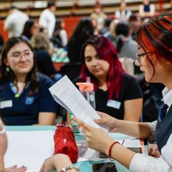 Comunidad educativa del Liceo Carmela Carvajal participó en el encuentro “Líderes Emblemáticos” de Pacto Social