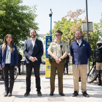 Providencia inaugura tótems de emergencia en 5 plazas y aumenta 84% sus cámaras de seguridad