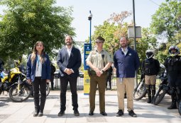 Providencia inaugura tótems de emergencia en 5 plazas y aumenta 84% sus cámaras de seguridad