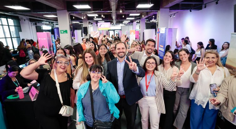 “Mujeres que Inspiran 2026”: Feria laboral supera los 400 asistentes