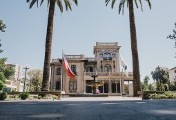 Concurso público contratación Servicios de Profesional