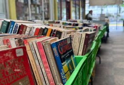 Feria de libros usados llega a Providencia con libreros de la galería Veneto