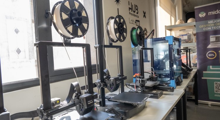 Providencia inaugura LAB881, el primer laboratorio municipal de impresión 3D del país