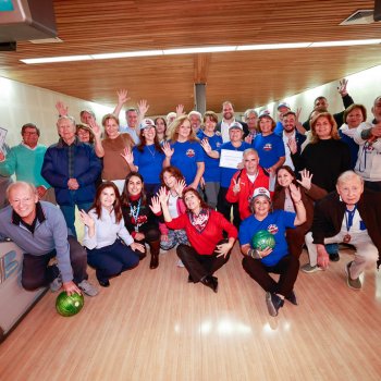 Vecinos mayores volvieron a la pista en una nueva edición del Campeonato de Bowling +60