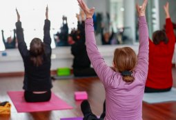 Respira, conecta y celebra el Día del Yoga en Providencia