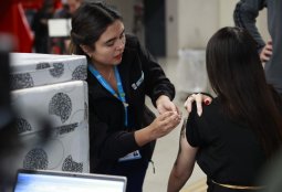 Providencia contará con un nuevo punto de vacunación en la estación de Metro Los Leones