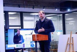 Red Chilena de HUBs Municipales y Santo Tomás sellan alianza para potenciar la innovación en los territorios