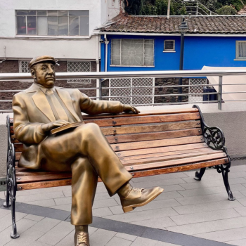 Inauguran estatua en honor del poeta Pablo Neruda