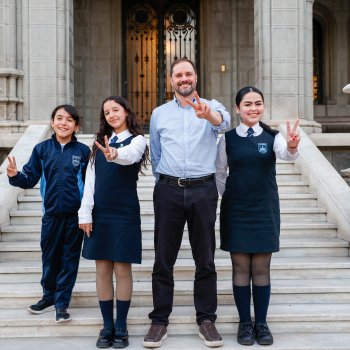 3 destacadas estudiantes de Providencia viajarán al extranjero a representar a todos los alumnos de la comuna