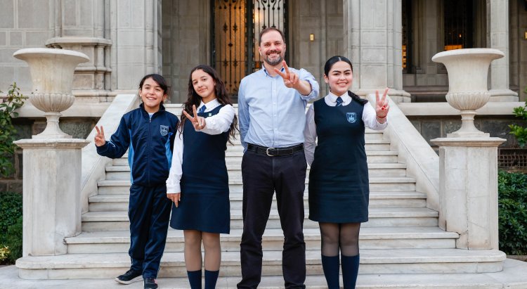 3 destacadas estudiantes de Providencia viajarán al extranjero a representar a todos los alumnos de la comuna