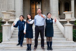 3 destacadas estudiantes de Providencia viajarán al extranjero a representar a todos los alumnos de la comuna