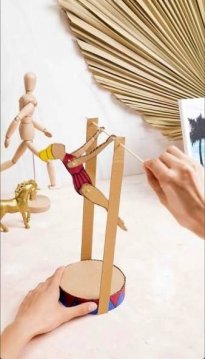Taller Marioneta en cartón "Acróbata en tus manos"
