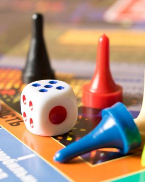 Crea tu propio videojuego: Taller práctico de diseño y narrativa interactiva para jóvenes
