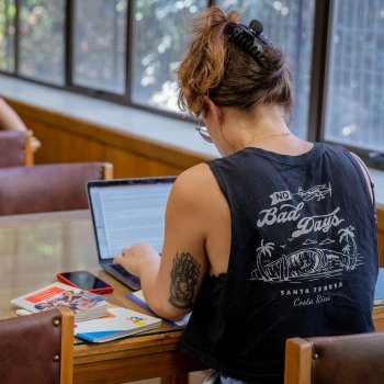 Poesía en construcción: taller de escritura poética